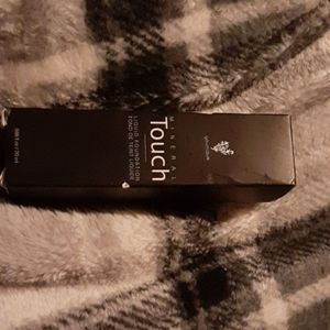 Younique foundation taffeta